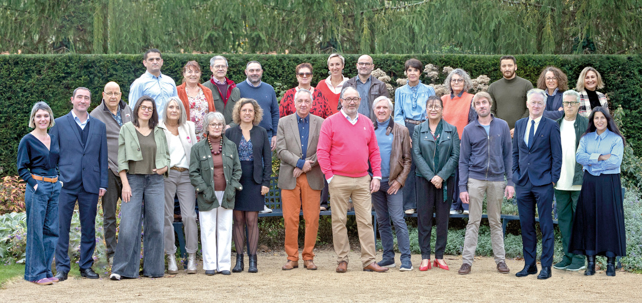 Photo de l'équipe dans un jardin